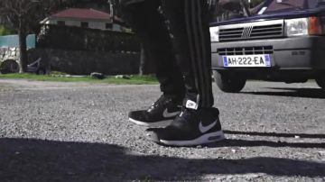 Zapatillas Nike Air Max 1 JR Black White en el clip Top Album de Mister V