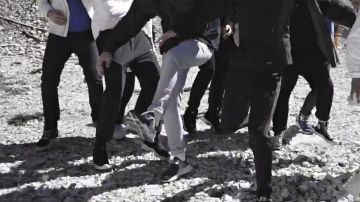 Zapatillas Nike Sock Dart azul marino en el clip Top Album de Mister V