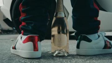 Sneakers Gucci in the clip Lamborghini Doors of Rick Ross