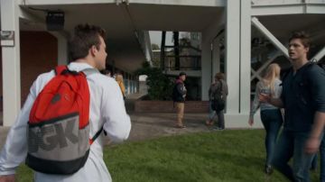 The backpack red DGK Dylan Maxwell (Jimmy Tatro) in American Vandal S01E08