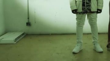 Les sneakers Puma Tsugi Shin­sei Gris dans le clip G. de Jok'Air