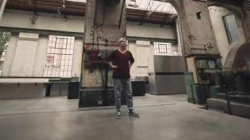 The sneakers Vans Old Skool, in the clip Human Rag n Bone Man