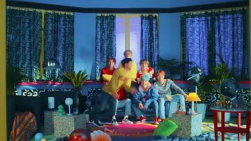 Sneakers Nike Air Jordan 1 in the clip DNA of BTS