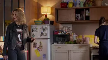 The T-shirt, Metallica Coffin Tour de Mado (Juliette Binoche) in " like mother, like daughter