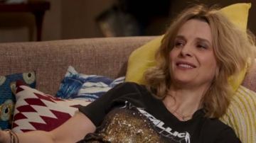 La explosión de la camiseta metallica Skull de Mado (Juliette Binoche) en Tal madre como hija