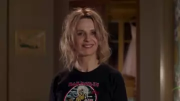 The T-shirt Iron Maiden Killers Mado (Juliette Binoche) in " like mother, like daughter