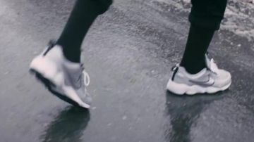 sneakers Nike Air Zoom Spiridon ultra in the clip 95 of Cheu-B