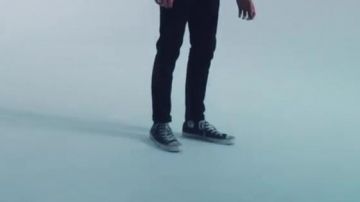 Sneakers Converse black basses in the clip Devil Roméo Elvis