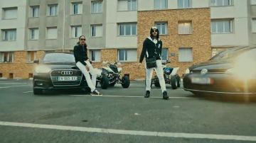 El bolso philipp Plein en el clip Remember Djadja & Dinaz