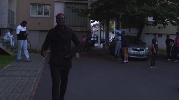 Sneakers Nike Air Max 2016 Black White in the clip Onizuka NLP