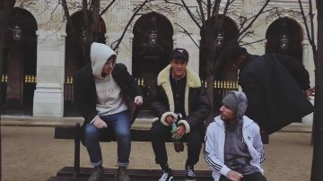 Sneakers Vans high tops black and white in the clip King of the world of GLGV