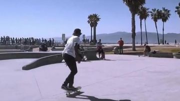 Sneakers Vans SK8-HI worn by an extra in the movie clip, My Dope of Nekfeu