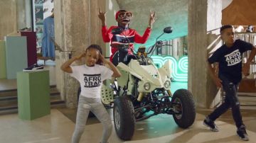 Les sneakers Puma Suede Clas­sic + dans le clip Afro Trap part.9 (Faut les wet) de MHD