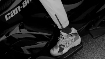 Les sneakers Adidas Jeremy Scott Street Ball dans le clip Where U Been? de 2 Chainz