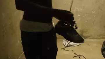 Les sneakers Asics Gel Kayano Trai­ner Evo de Ninho dans son clip Mamacita