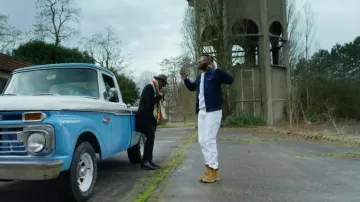 Les boots Timberland 6 dans le clip En terrasse de Lefa