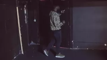 Sneakers Nike Air Max Tavas IS Khaki in the clip N. J Respect R of Damso