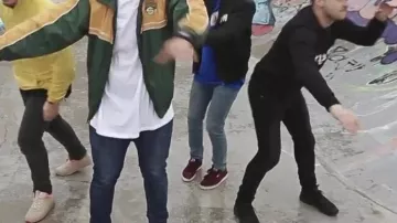 Les sneakers Puma Suede Classic+ dans le clip VIP de Tortoz