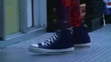 Les sneakers Converse All Star dans le clip Paper planes de M.I.A
