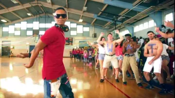 Zapatillas New Balance en el clip Watch me de Silento