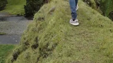 Les sneakers Adidas Yeezy boost V1 350 "tórtola" de Justin Bieber dans son clip I'll Show You