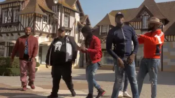 Les boots Timberland Red de Bmye dans son clip Pourquoi Chérie