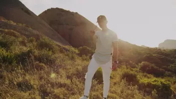 Zapatillas Adidas EQT en el clip Misa de Oby One