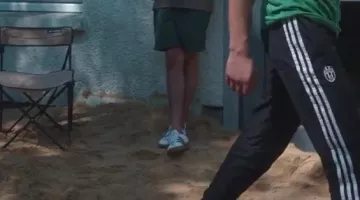 Zapatillas Adidas SB Busenitz Vulc en el triste clip de verano de Columbine