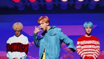 The sweater jacquard wool "Loved"Gucci worn by Suga in the clip DNA of BTS