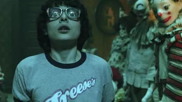 The T-shirt Freese's Department Store of Ritchie (Finn Wolfhard) in IT