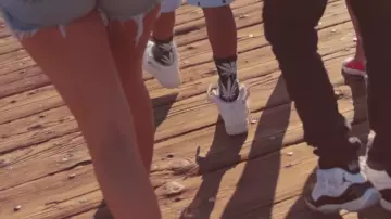 Sneakers Nike AF1 Mid White in the video, No Type Rae Sremmurd