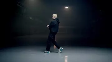 Sneakers Nike Air Max 90 essential "blue" to Eminem in her video clip Rap God