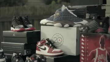 Sneakers Nike Air Jordan 13 Flint, in the clip Marmalade (feat. Lil Yachty) Macklemore