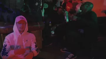Les sneakers Converse Chuck Taylor All Star Ox W dans le clip On va le faire de $-Crew