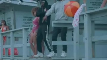 Les sneakers Nike Air Jordan IV dans le clip By Chance de Rae Sremmurd