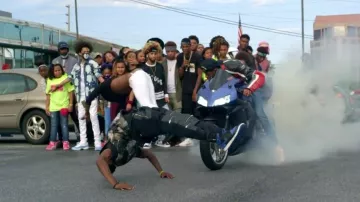 Sneakers Nike Air Jordan 1 in the clip, the Rolex Ayo & Teo