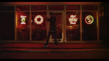 Sneakers Nike Air Jordan 11 Retro "Space Jam" in the clip Don det Bryson Tiller