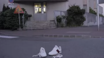Zapatillas Gucci SL73 con cordones en el clip The World or Nothing NLP