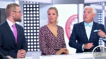 The shirt bordeaux flowers of Charlotte Bouteloup in Télématin from the 18/19/2017