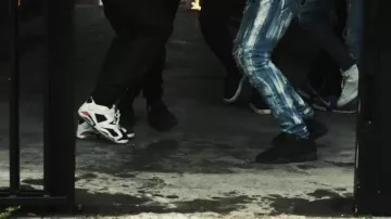 Les sneakers Nike Air Jordan 6 "Fushia" dans le clip Bamboula de Bosh