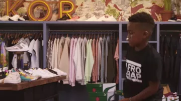 Las zapatillas multicolor Adidas x Pharell Williams Tennis HU en el clip Afro Trap part.9 (Faut les wet) de MHD