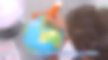 Le globe terrestre interactif pour les plus petits présenté dans l'émission La maison des Maternelles du 25 septembre 2017