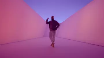 The jog pants grey McQ Alexander McQueen Drake in her video clip Hotline Bling