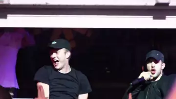 La casquette noire Nike dans le clip Trophée de Vald