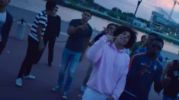 Sneakers Converse in the clip I do It to Rilès