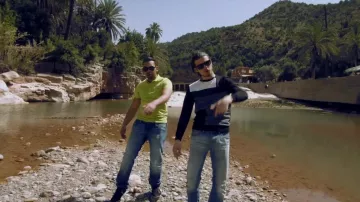 Le polo Lacoste jaune dans le clip Comme tu veux de DTF