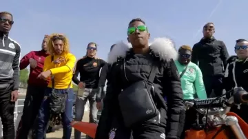 El bolso lacoste negro de Timal en su clip del 5º informe
