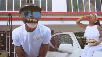 La gorra negra de Balenciaga de MHD en su video musical Afro Trap Pt. 9 (Faut les wet)