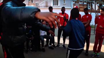 Les sneakers Nike Air Huarache black dans le clip Afro Trap partie 3 de MHD