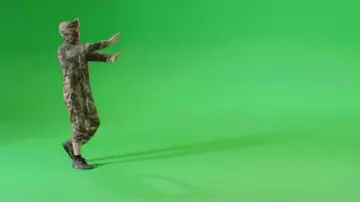 Les chaussures Nike Air Max 90 Mid Winter green dans le clip Eurotrap de Vald